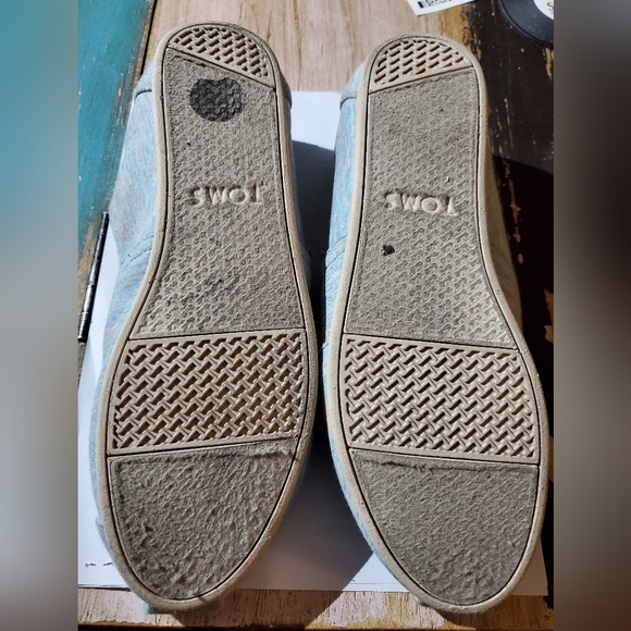 1 pair of Toms ladies shoes - Picture 2 of 7